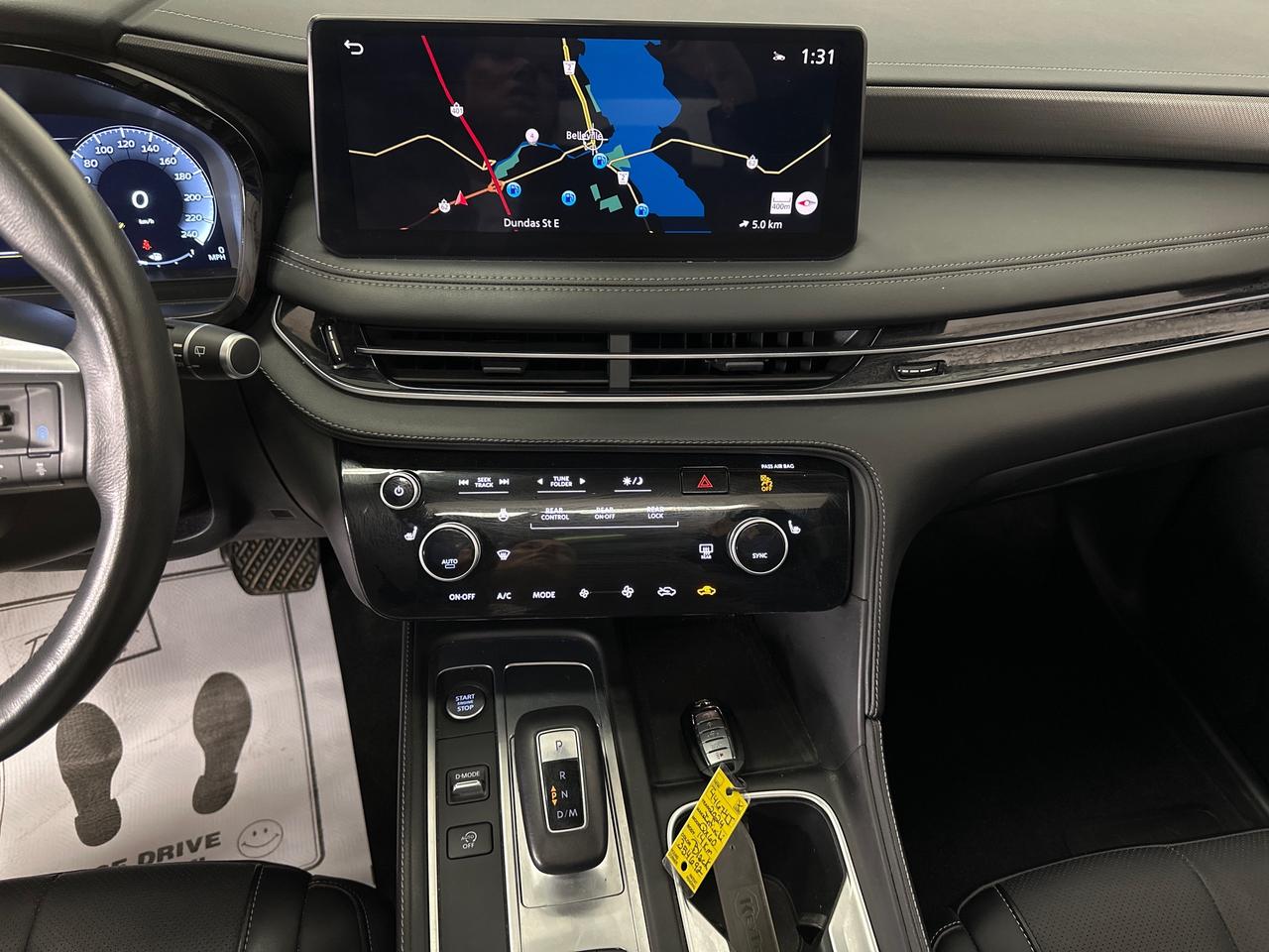 2024 Infiniti QX60 Luxe LUXE/AWD/7-PASSENGER/LEATHER/ROOF/NAV/OFF 1 OWNER LEASE! Photo