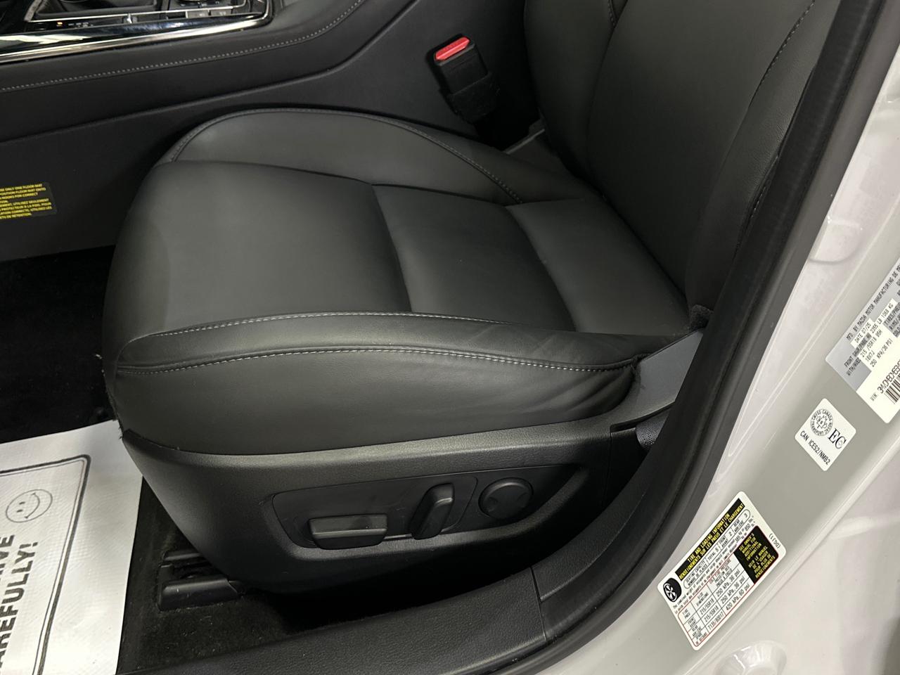 2025 Mazda CX-30 GS/AWD/LEATHER/ROOF/11KM/1 OWNER! Photo