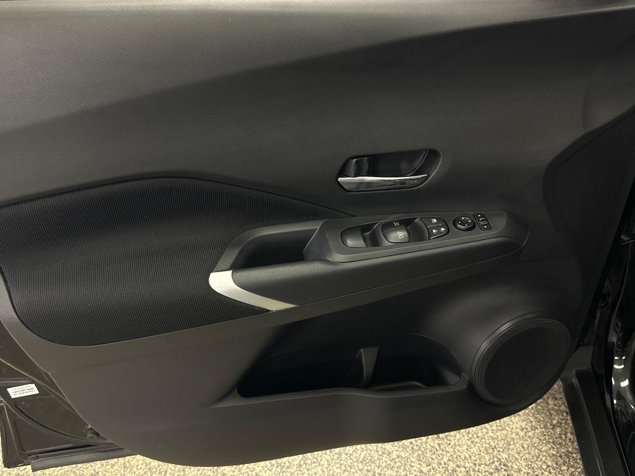 2024 Nissan Kicks SV/BLACK/21KM/OFF 1 OWNER NISSAN LEASE! Photo