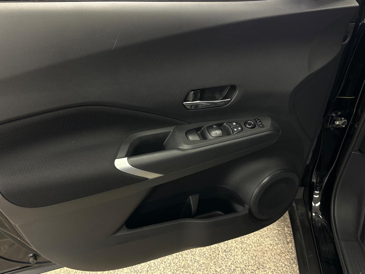 2024 Nissan Kicks SV/BLACK/34KM/OFF 1 OWNER NISSAN LEASE! Photo