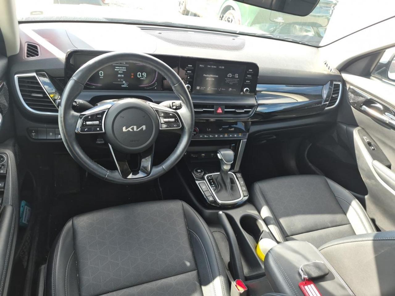 2024 Kia Seltos EX/AWD/LEATHER/ROOF/55KM/OFF 1 OWNER LEASE! Photo1