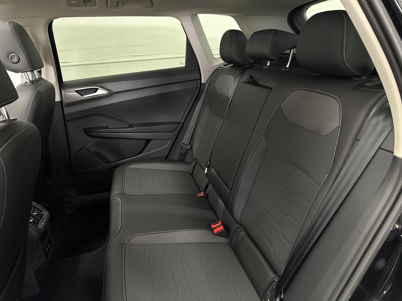 2026 Volkswagen Taos Comfortline Black Edition COMFORTLINE/BLACK EDITION/4MOTION/PANOROOF/19KM! Photo