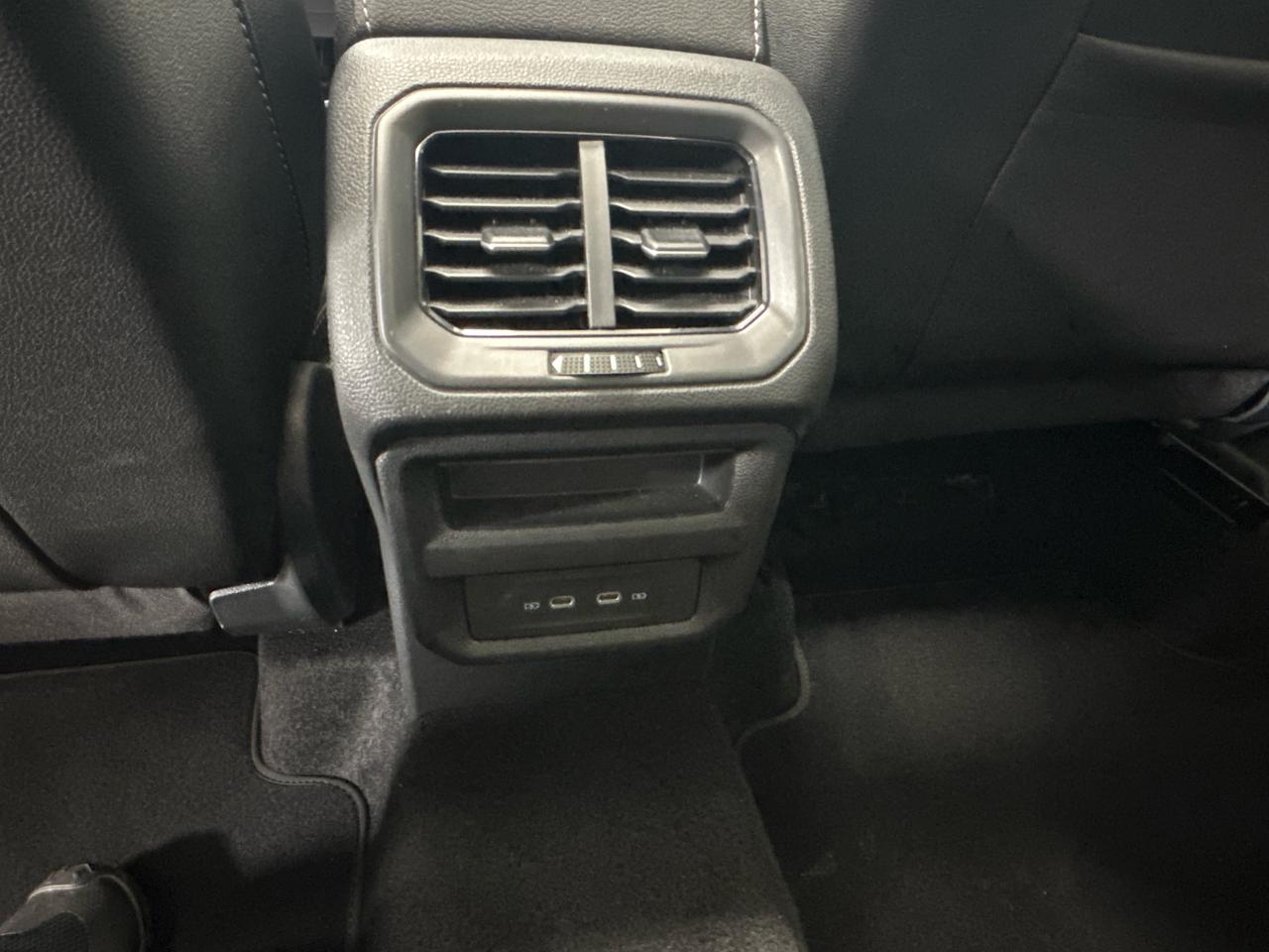 2026 Volkswagen Taos Comfortline Black Edition COMFORTLINE/BLACK EDITION/4MOTION/PANOROOF/19KM! Photo