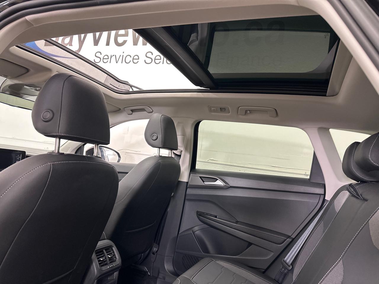 2026 Volkswagen Taos Comfortline Black Edition COMFORTLINE/BLACK EDITION/4MOTION/PANOROOF/19KM! Photo