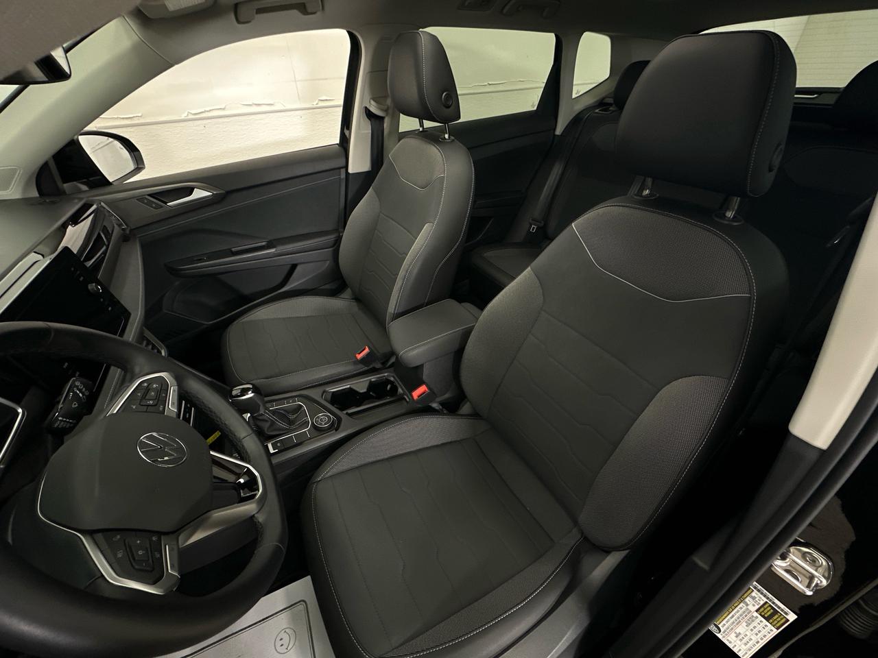 2026 Volkswagen Taos Comfortline Black Edition COMFORTLINE/BLACK EDITION/4MOTION/PANOROOF/19KM! Photo
