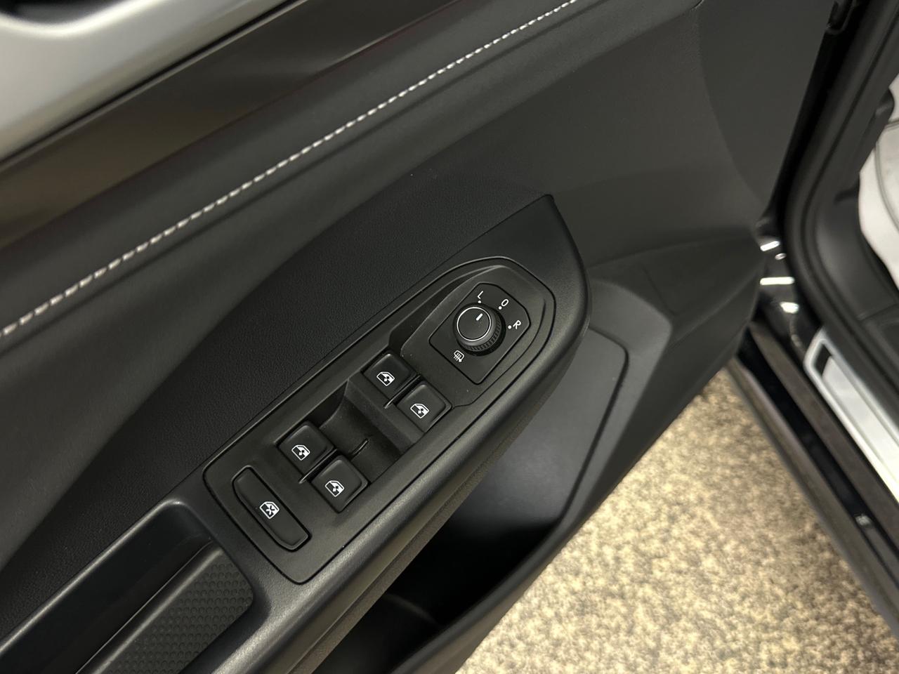 2026 Volkswagen Taos Comfortline Black Edition COMFORTLINE/BLACK EDITION/4MOTION/PANOROOF/19KM! Photo