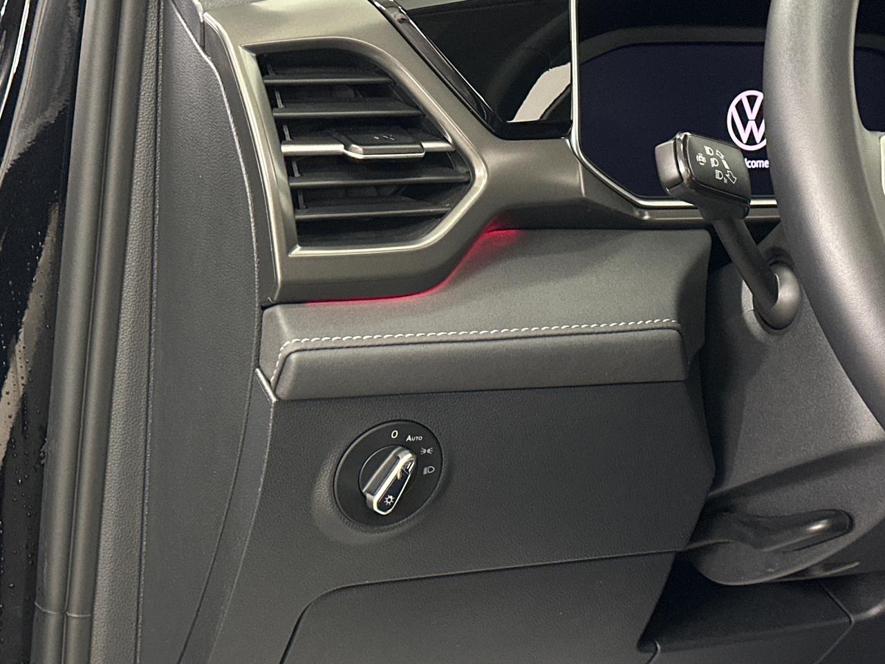 2026 Volkswagen Taos Comfortline Black Edition COMFORTLINE/BLACK EDITION/4MOTION/PANOROOF/19KM! Photo