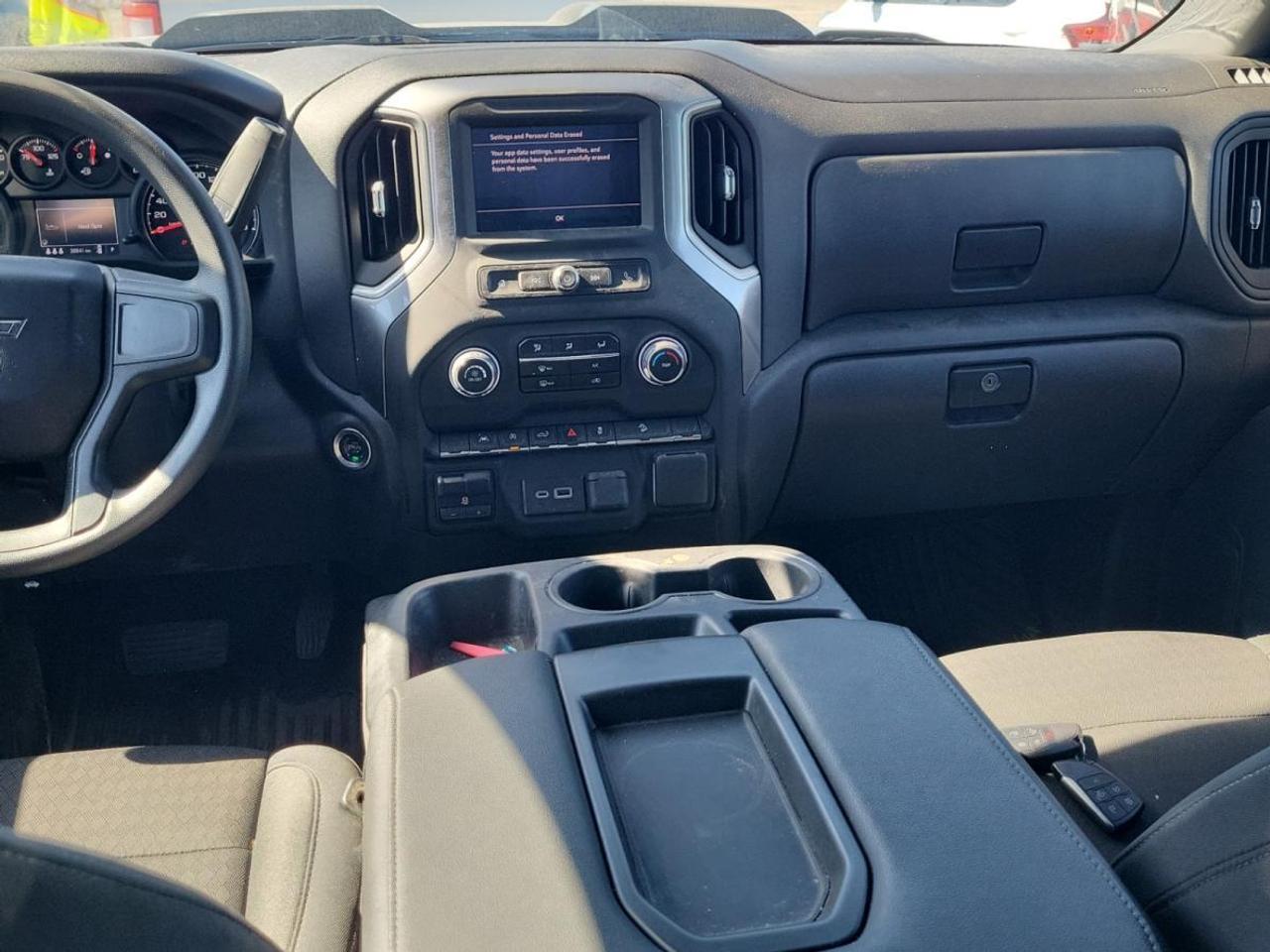 2024 Chevrolet Silverado 1500 Custom Trail Boss CUSTOM TRAIL BOSS/Z71/30KM/OFF 1 OWNER GM LEASE! Photo