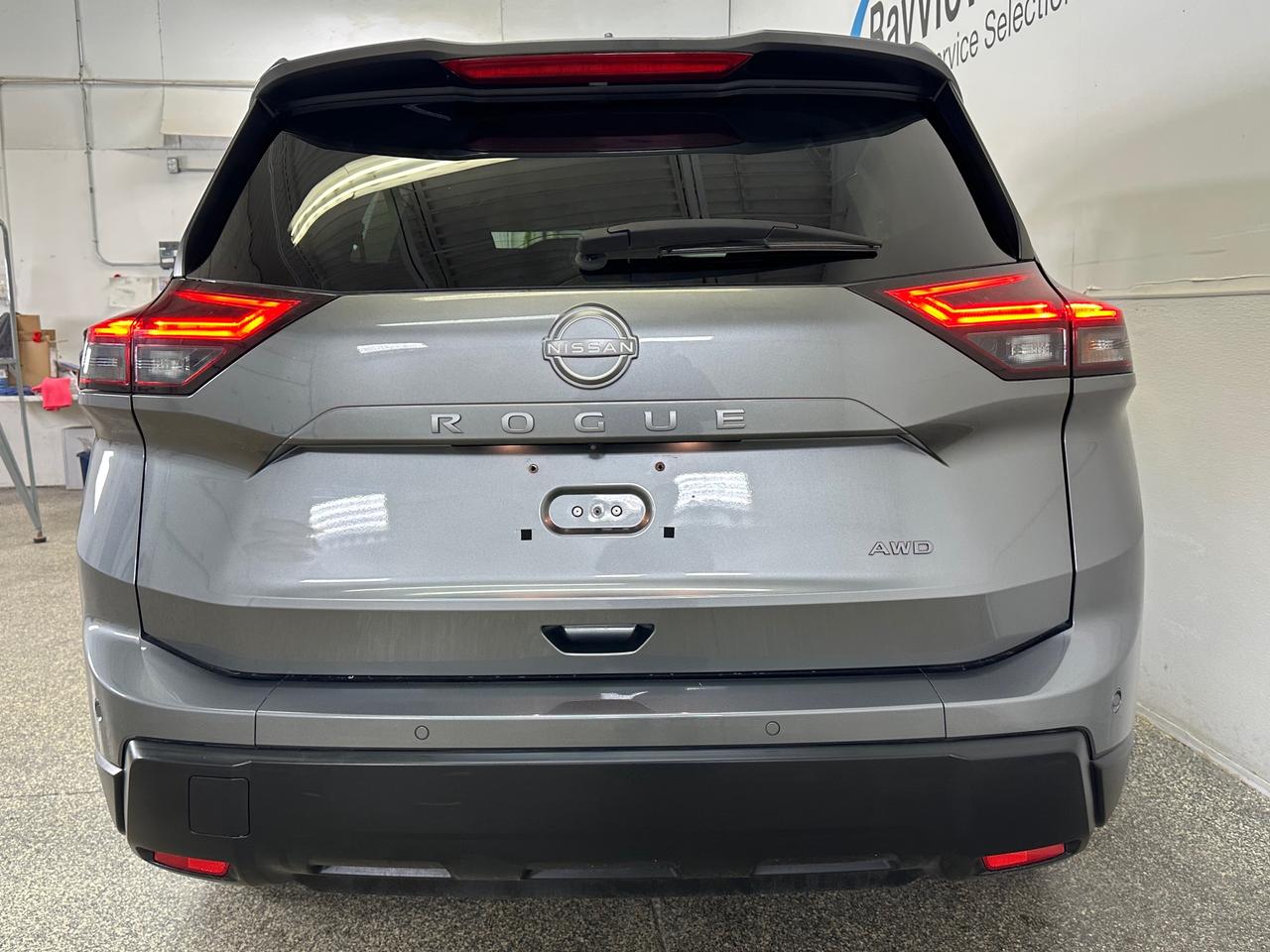 2024 Nissan Rogue S/AWD/12KM/OFF NISSAN LEASE! Photo