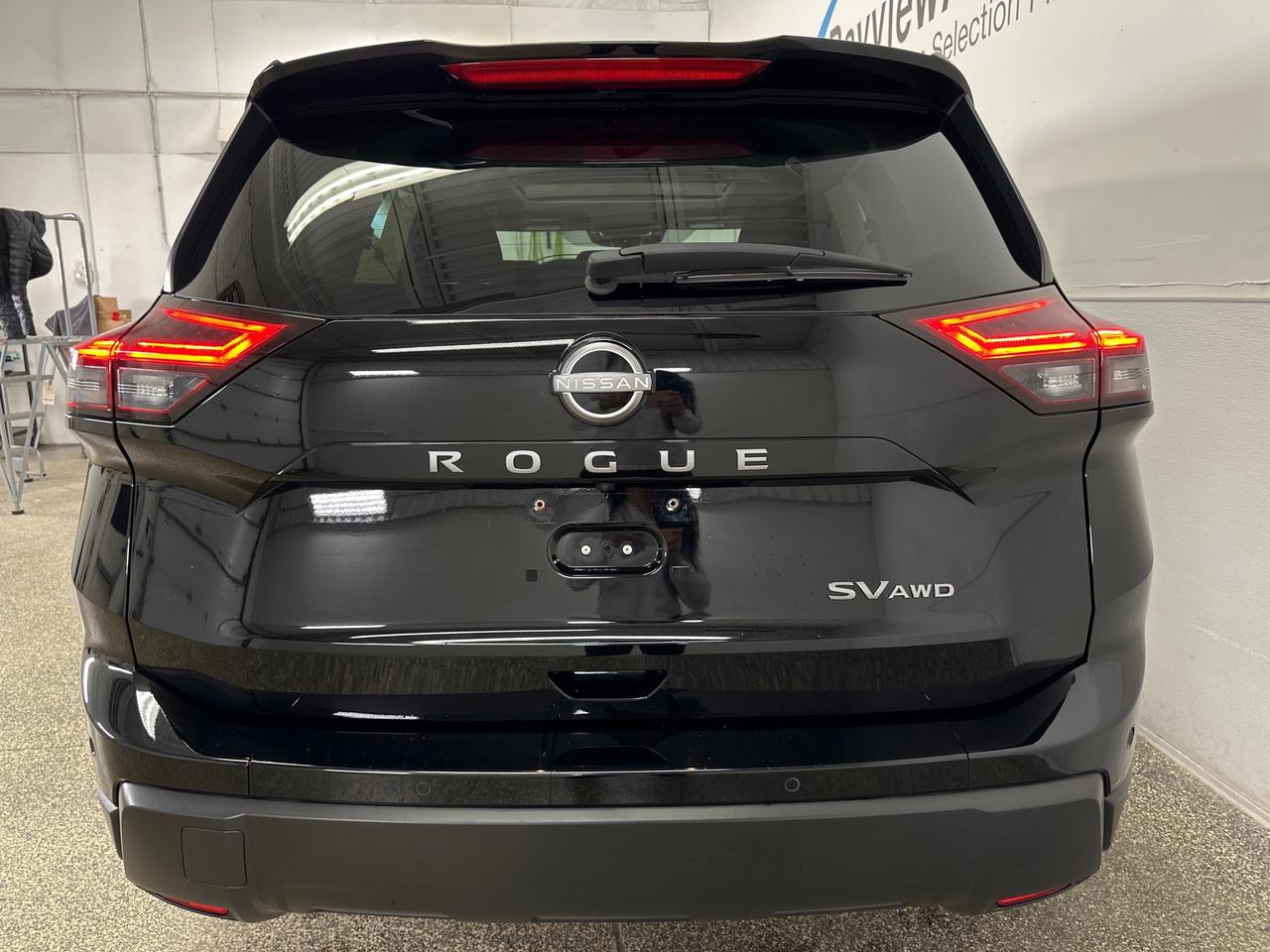 2024 Nissan Rogue SV Moonroof SV/AWD/PANOROOF/19KM/OFF NISSAN LEASE! Photo