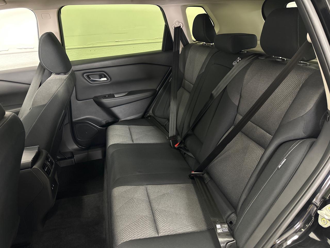 2024 Nissan Rogue SV Moonroof SV/AWD/PANOROOF/19KM/OFF NISSAN LEASE! Photo