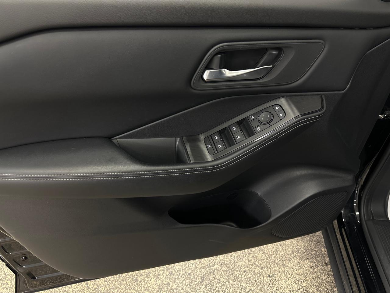 2024 Nissan Rogue SV Moonroof SV/AWD/PANOROOF/19KM/OFF NISSAN LEASE! Photo