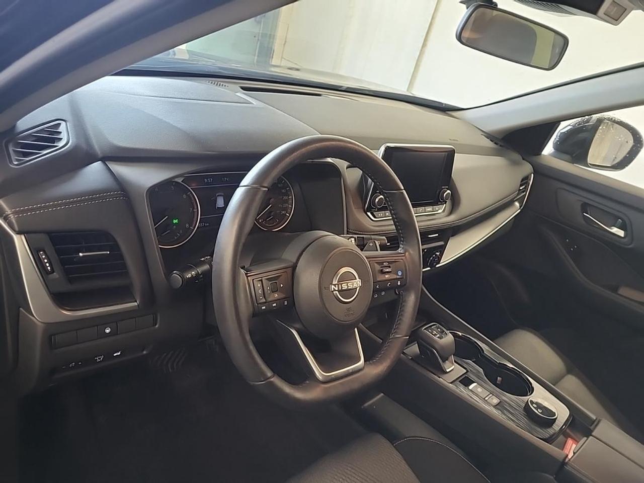 2024 Nissan Rogue SV Moonroof SV/AWD/MOONROOF/5500KM/OFF 1 OWNER LEASE! Photo1