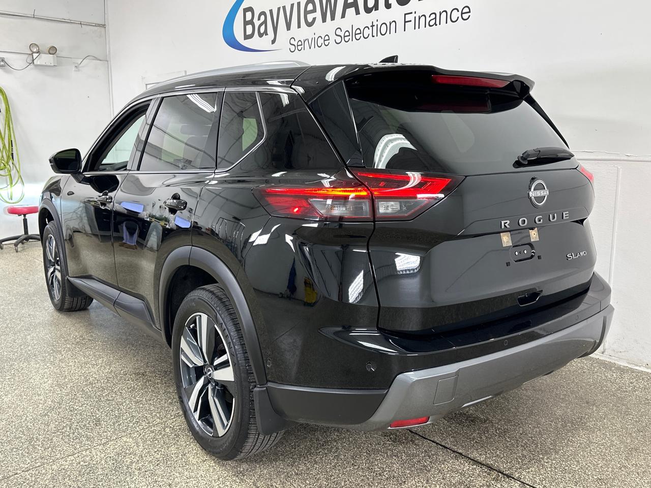2024 Nissan Rogue SL/AWD/LEATHER/PANOROOF/NAVI/OFF 1 OWNER NISSAN LEASE! Photo