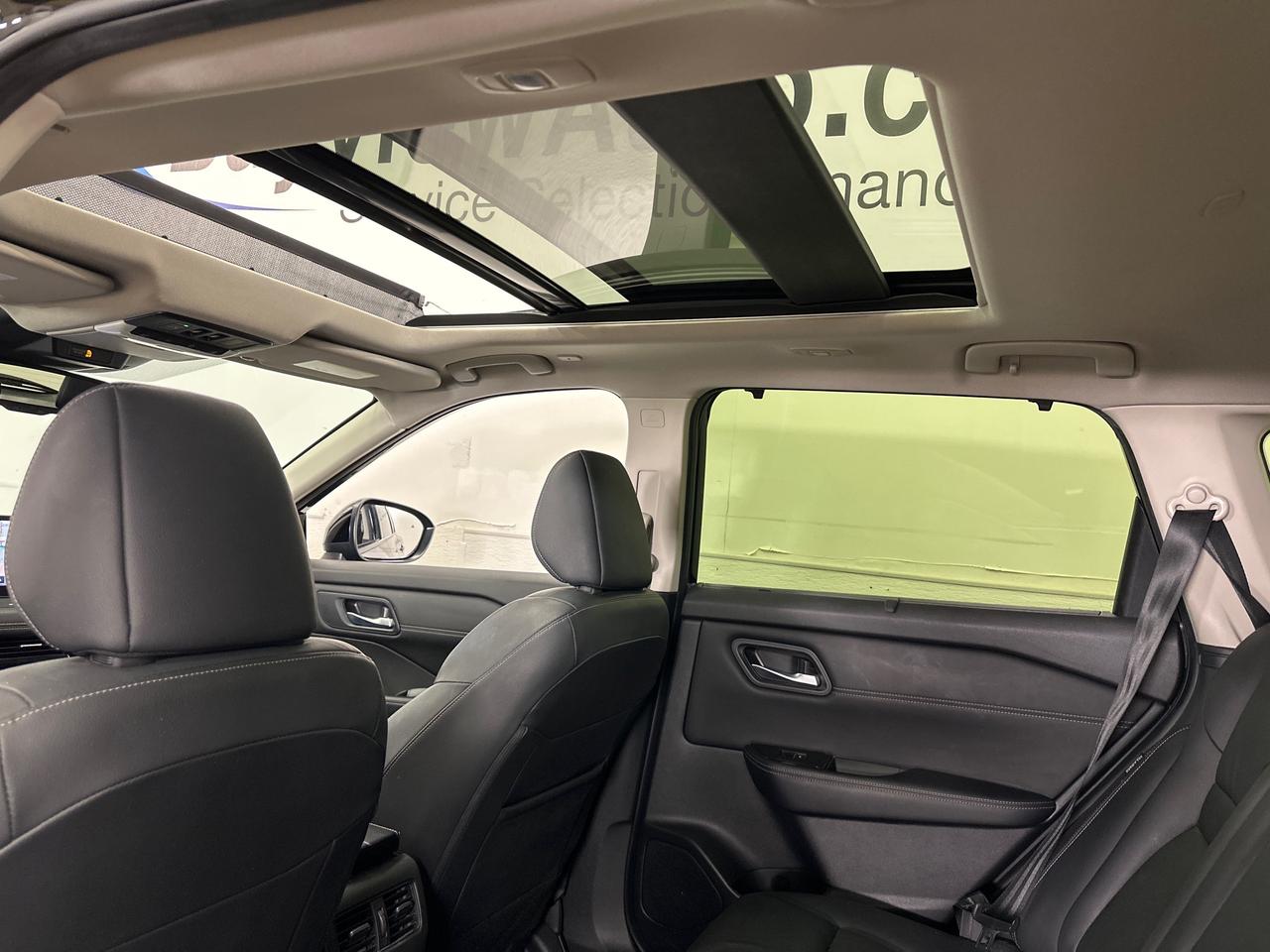 2024 Nissan Rogue SL/AWD/LEATHER/PANOROOF/NAVI/OFF 1 OWNER NISSAN LEASE! Photo