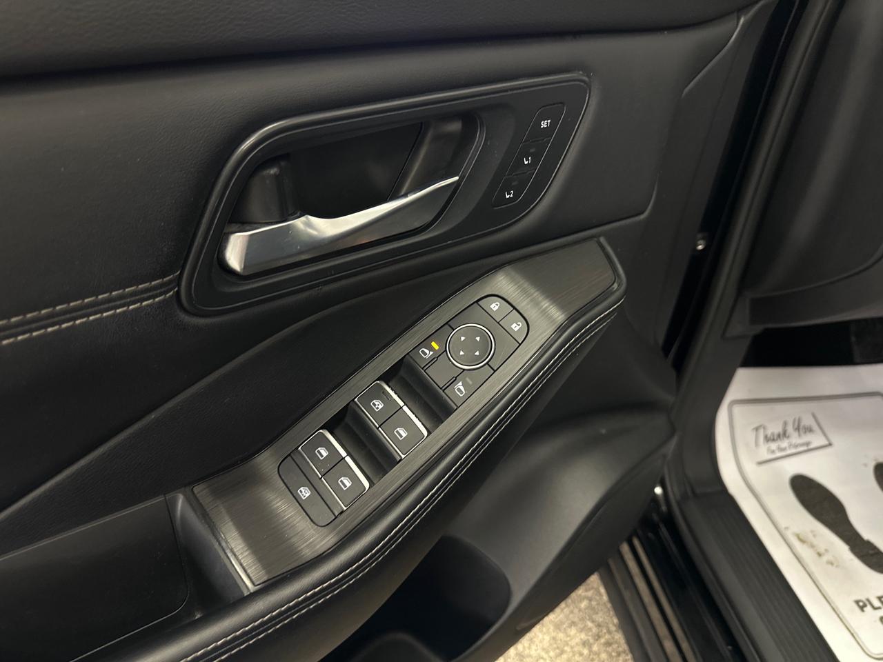 2024 Nissan Rogue SL/AWD/LEATHER/PANOROOF/NAVI/OFF 1 OWNER NISSAN LEASE! Photo