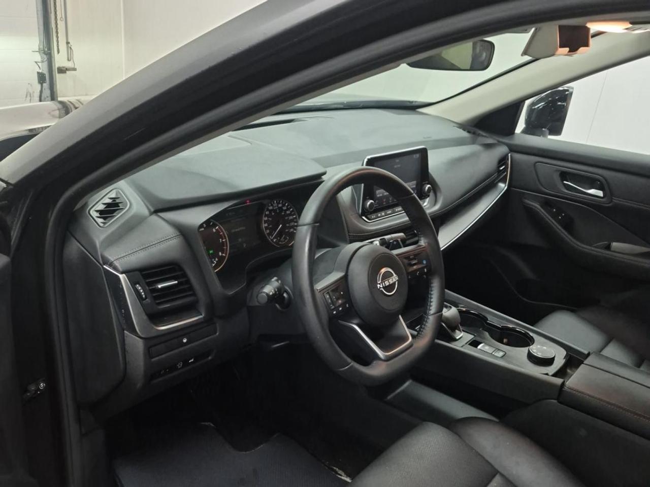 2024 Nissan Rogue SV Moonroof SV/PREMIUM/AWD/LEATHER/PANOROOF/22KM/OFF 1 OWNER NISSAN LEASE! Photo5