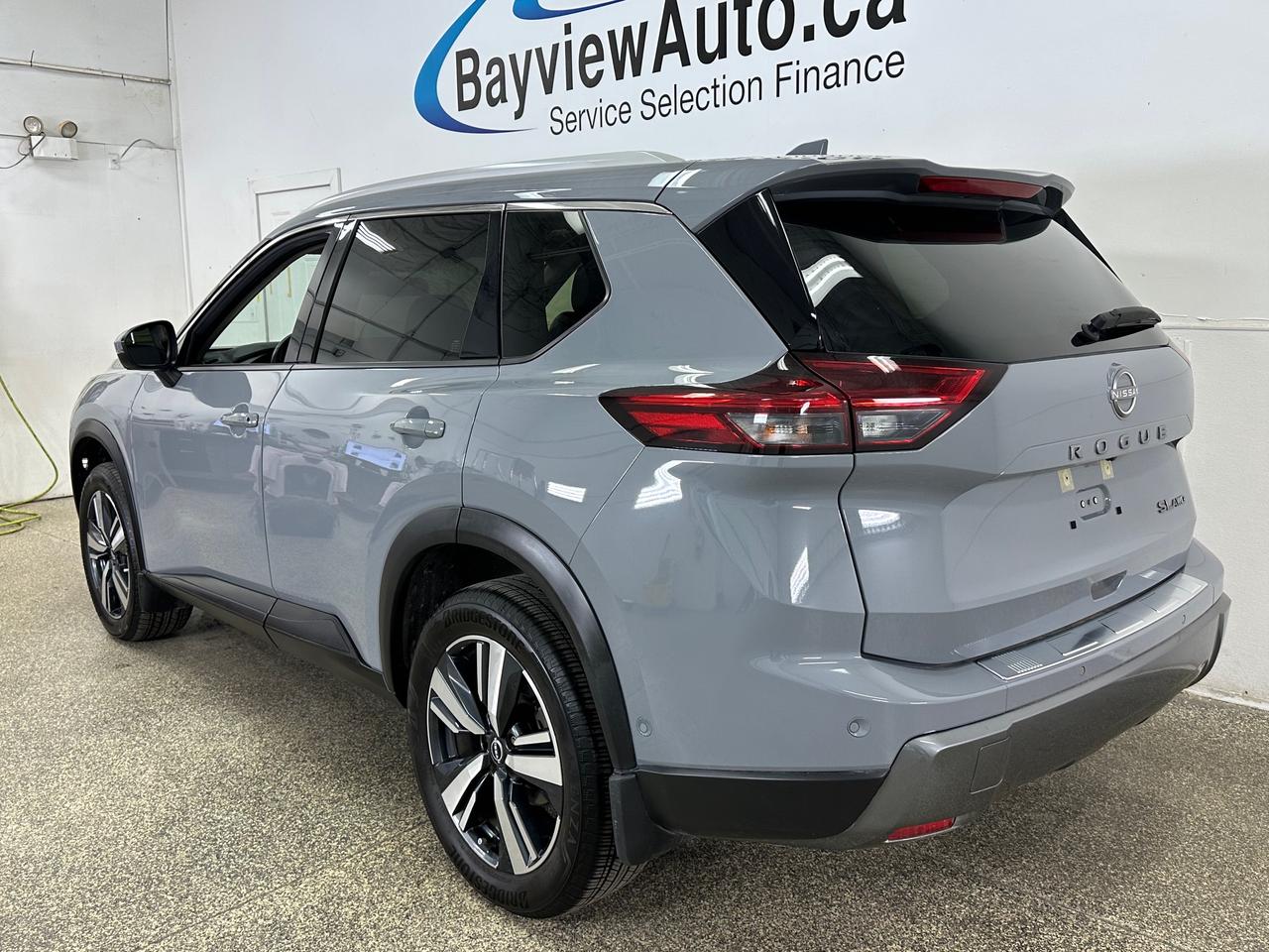 2024 Nissan Rogue SL/AWD/PANOROOF/LEATHER/NAVI/OFF 1 OWNER LEASE! Photo4