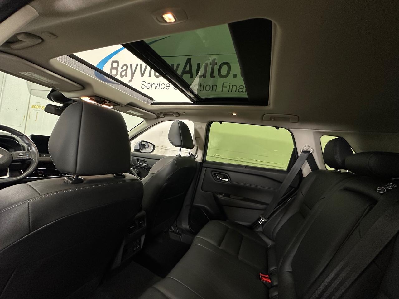 2024 Nissan Rogue SL/AWD/PANOROOF/LEATHER/NAVI/OFF 1 OWNER LEASE! Photo