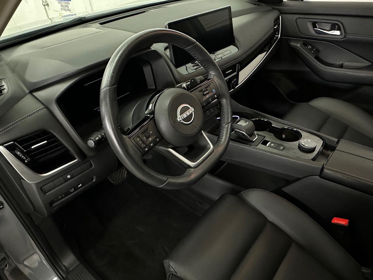 2024 Nissan Rogue SL/AWD/PANOROOF/LEATHER/NAVI/OFF 1 OWNER LEASE! Photo