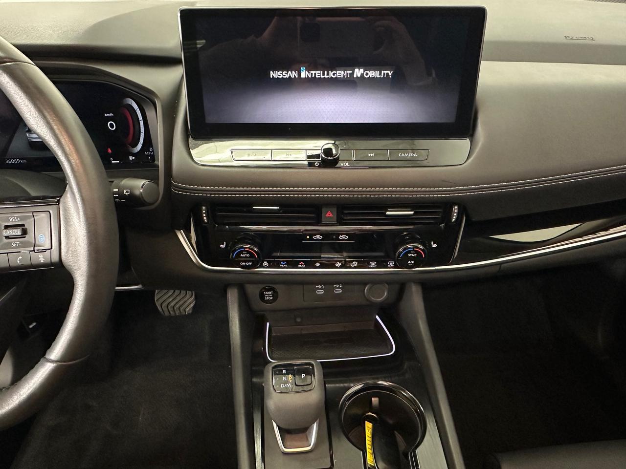 2024 Nissan Rogue SL/AWD/PANOROOF/LEATHER/NAVI/OFF 1 OWNER LEASE! Photo