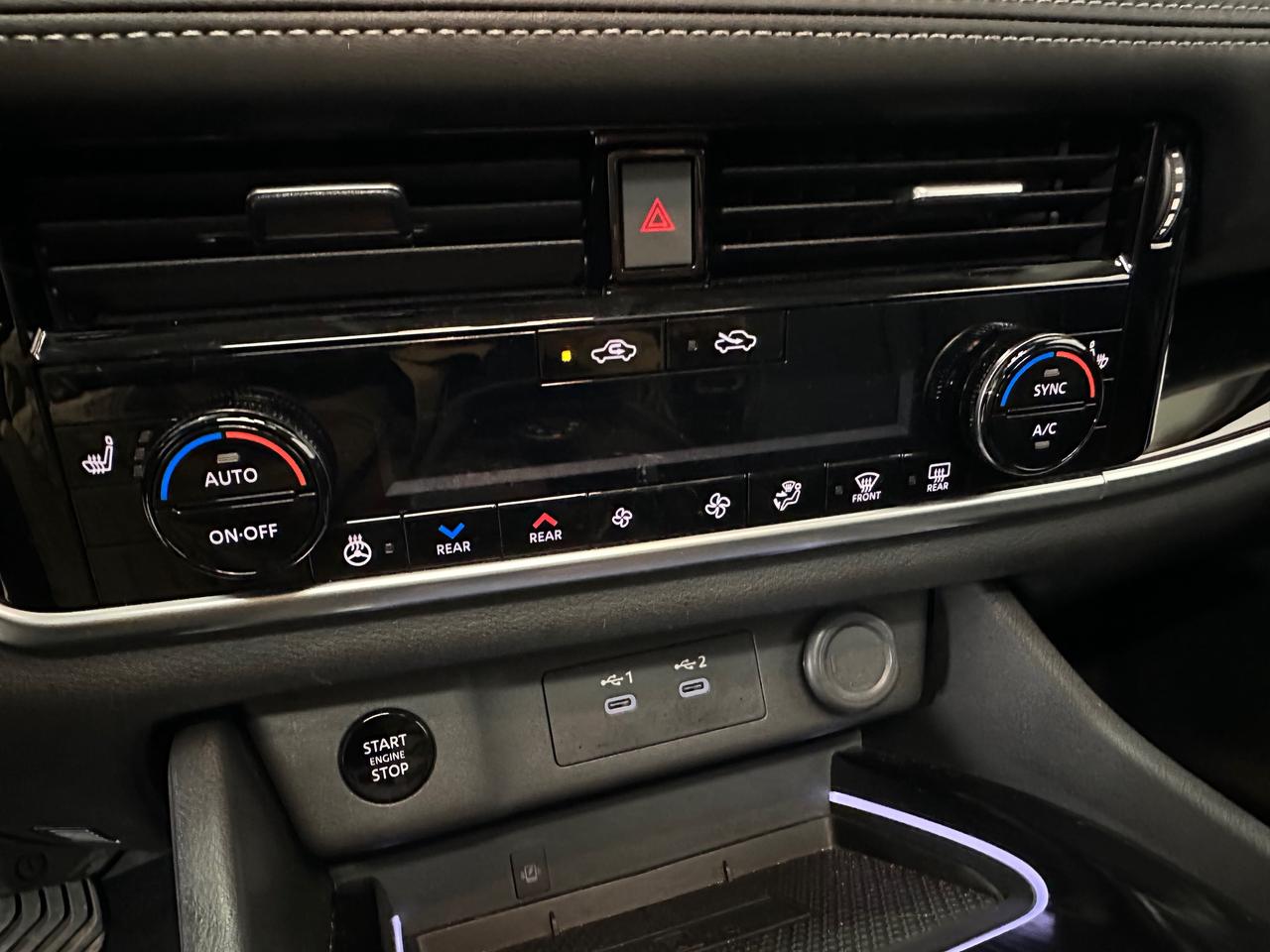 2024 Nissan Rogue SL/AWD/PANOROOF/LEATHER/NAVI/OFF 1 OWNER LEASE! Photo