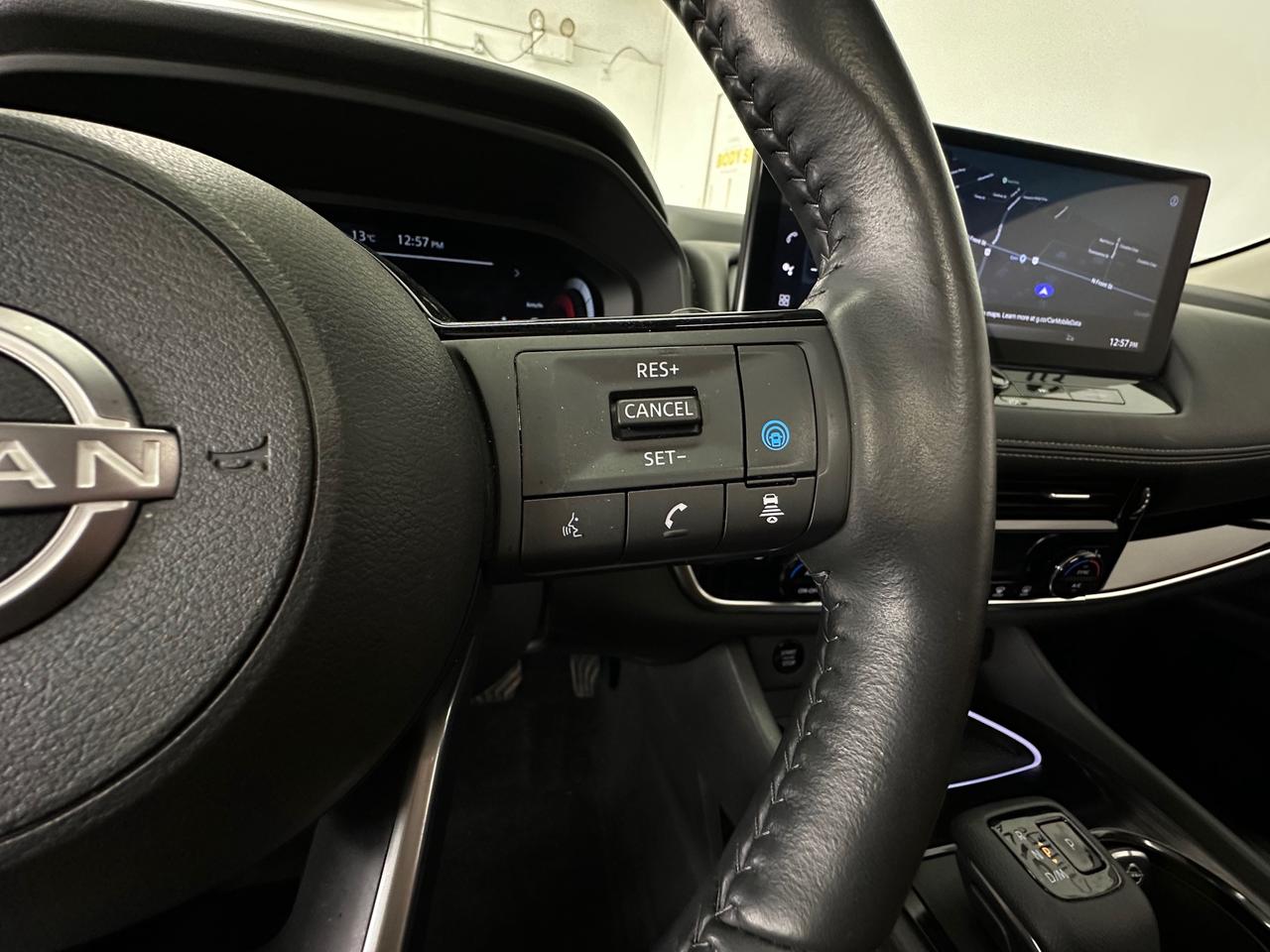 2024 Nissan Rogue SL/AWD/PANOROOF/LEATHER/NAVI/OFF 1 OWNER LEASE! Photo