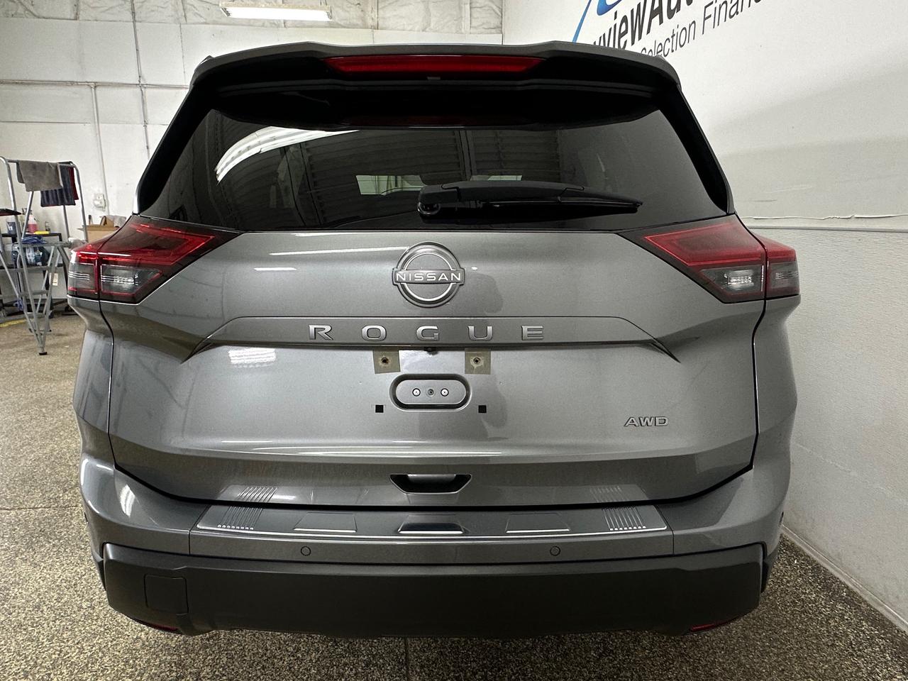 2024 Nissan Rogue S/AWD/30KM/OFF 1 OWNER NISSAN LEASE! Photo