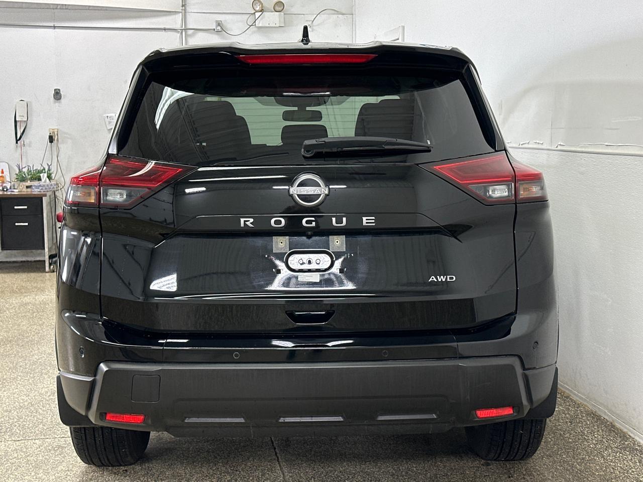 2025 Nissan Rogue S/AWD/BLACK/17KM/FRESH OFF NISSAN LEASE! Photo