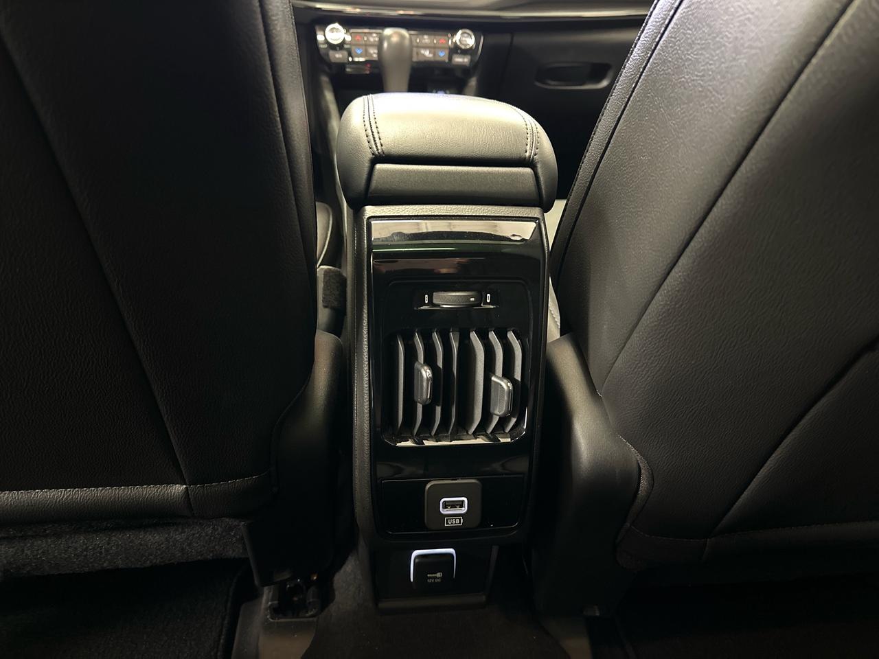 2026 Jeep Compass Limited LIMITED/4WD/PANOROOF/LEATHER/NAVI/15KM/OFF 1 OWNER LEASE! Photo