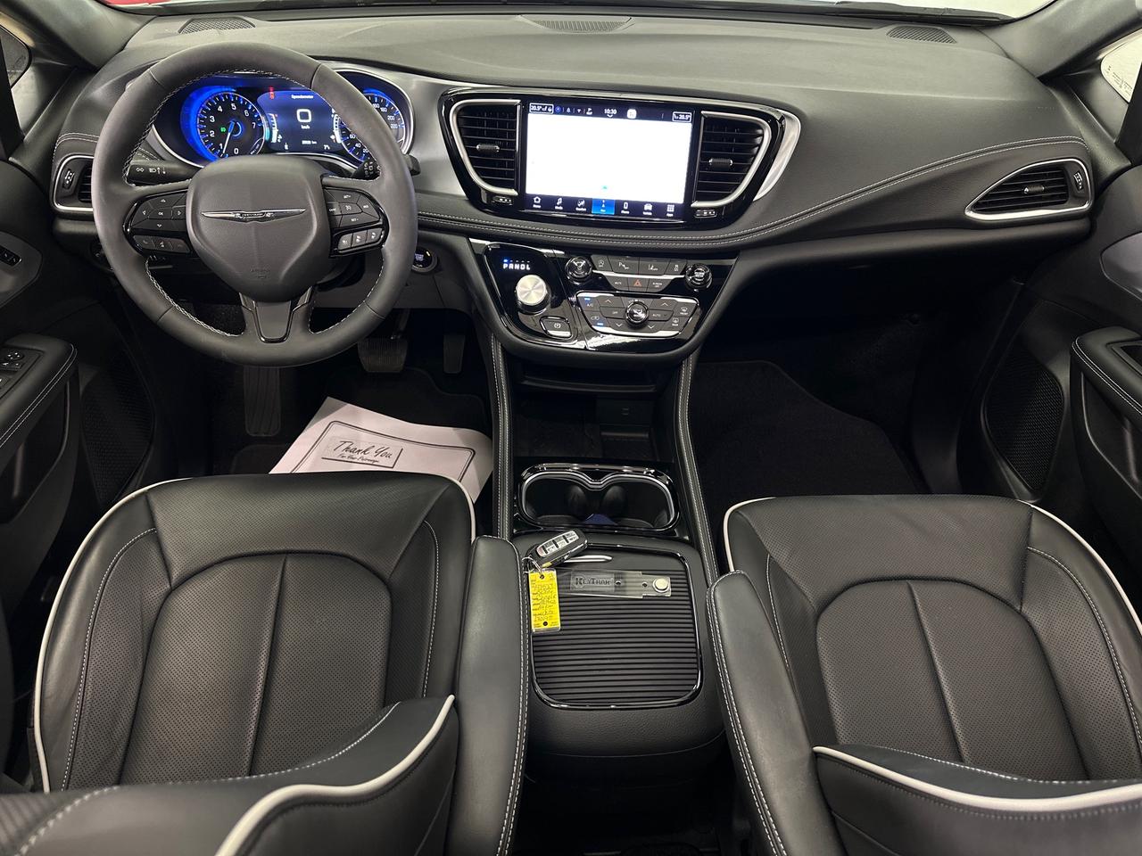 2026 Chrysler Pacifica Limited LIMITED/PANOROOF/LEATHER/24KM/1 OWNER LEASE DIRECT! Photo
