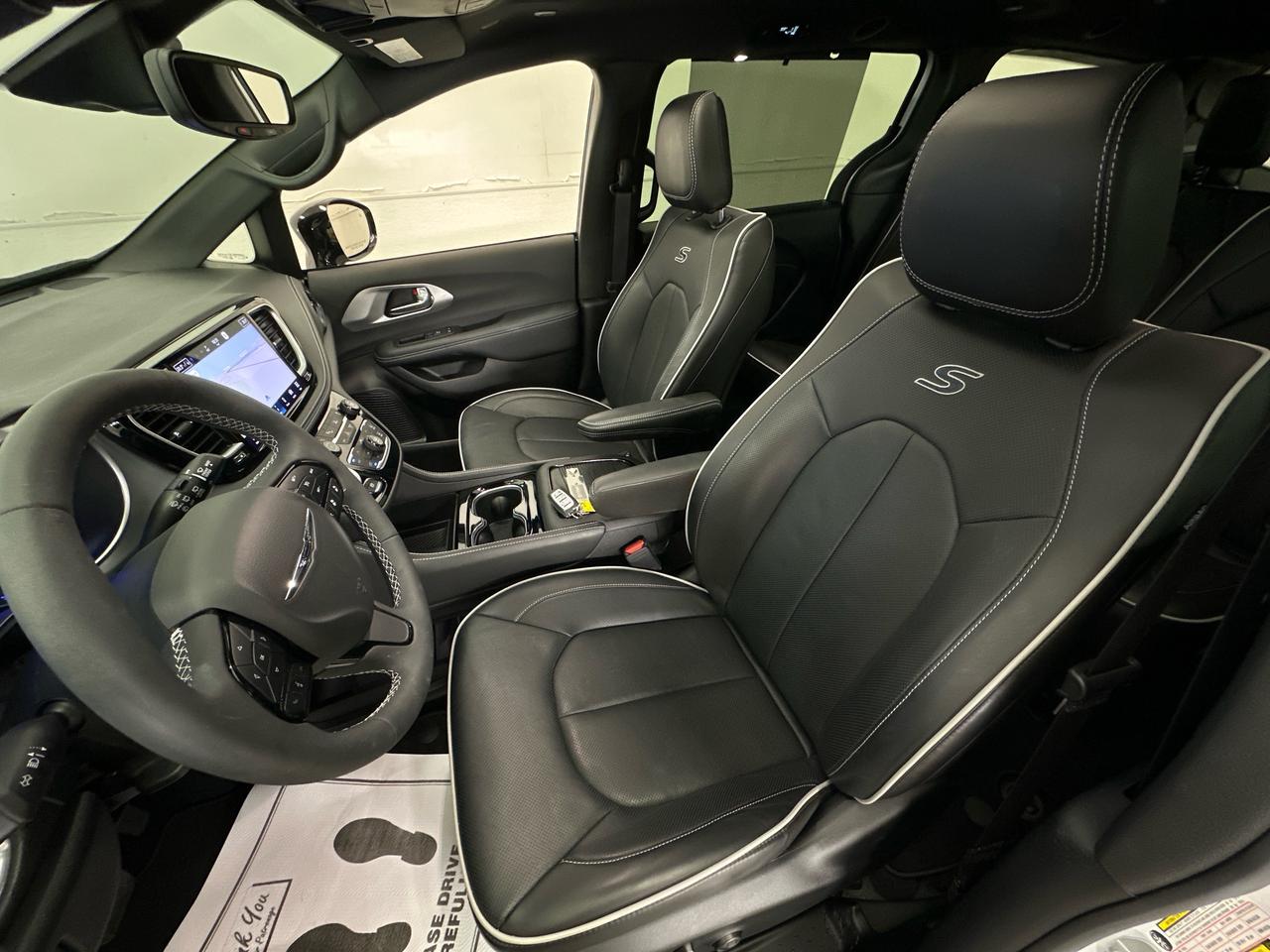 2026 Chrysler Pacifica Limited LIMITED/PANOROOF/LEATHER/24KM/1 OWNER LEASE DIRECT! Photo