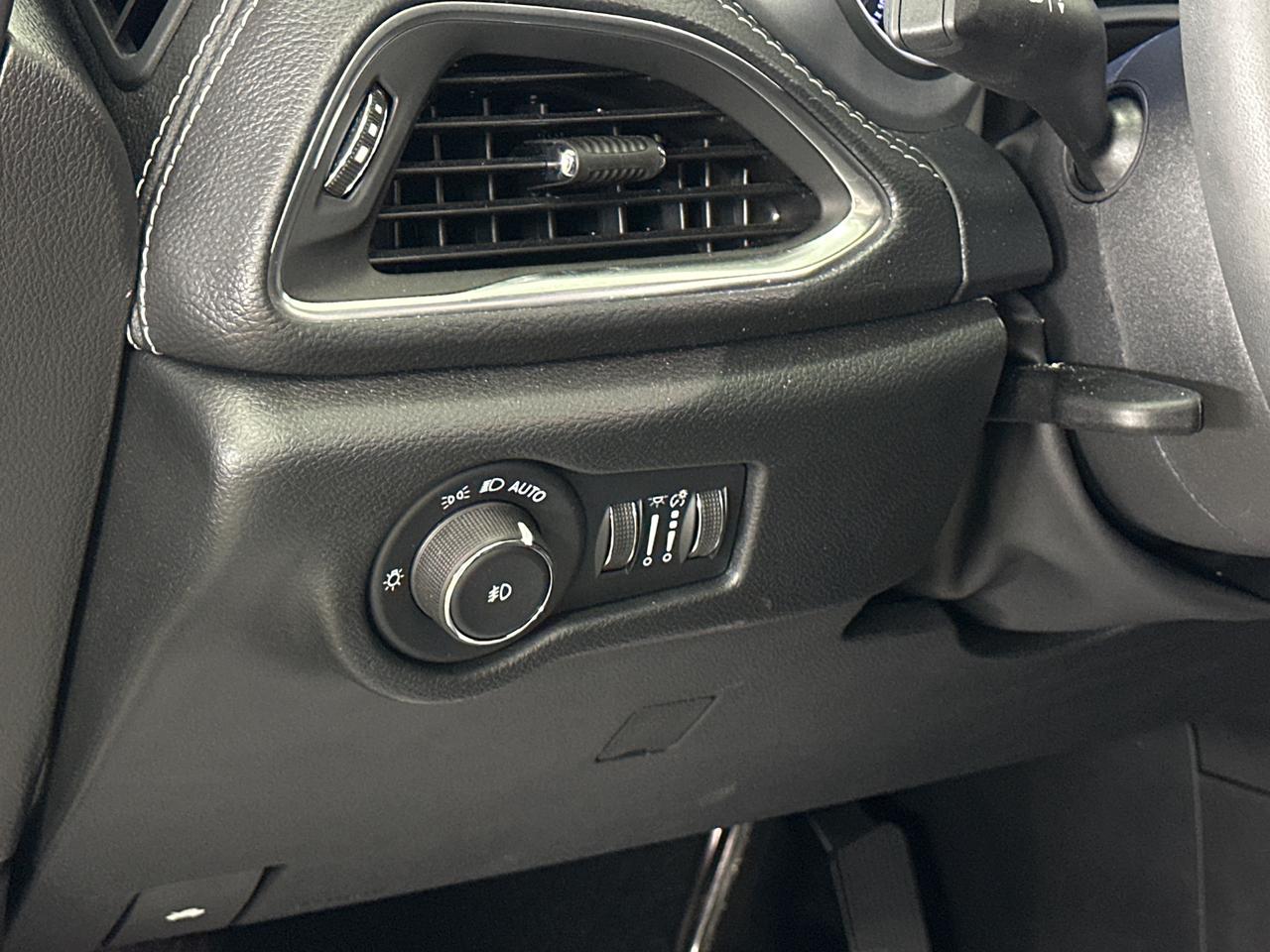 2026 Chrysler Pacifica Limited LIMITED/PANOROOF/LEATHER/24KM/1 OWNER LEASE DIRECT! Photo