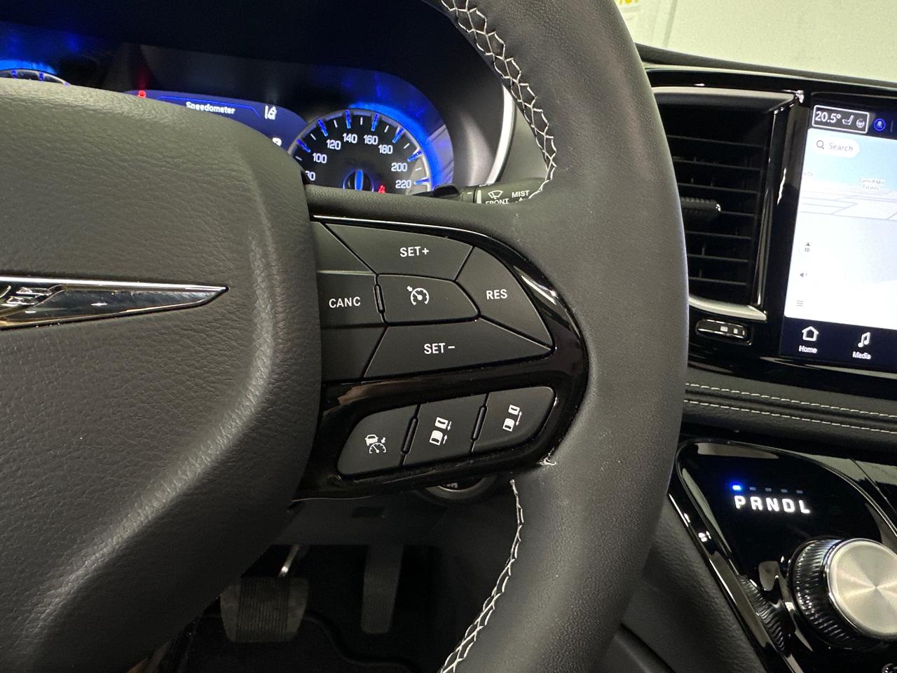 2026 Chrysler Pacifica Limited LIMITED/PANOROOF/LEATHER/24KM/1 OWNER LEASE DIRECT! Photo