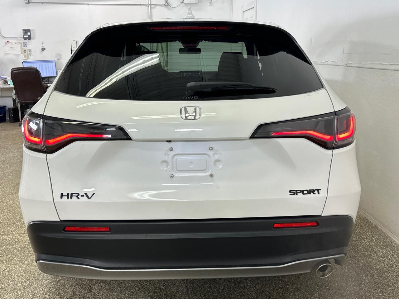 2026 Honda HR-V Sport SPORT/AWD/SUNROOF/9900KM/DIRECT FROM HONDA FINANCIAL! Photo