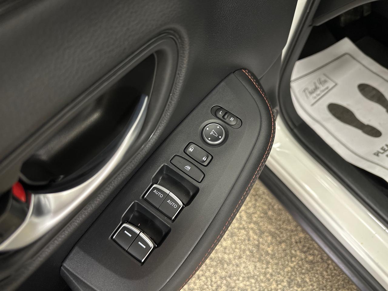 2026 Honda HR-V Sport SPORT/AWD/SUNROOF/9900KM/DIRECT FROM HONDA FINANCIAL! Photo