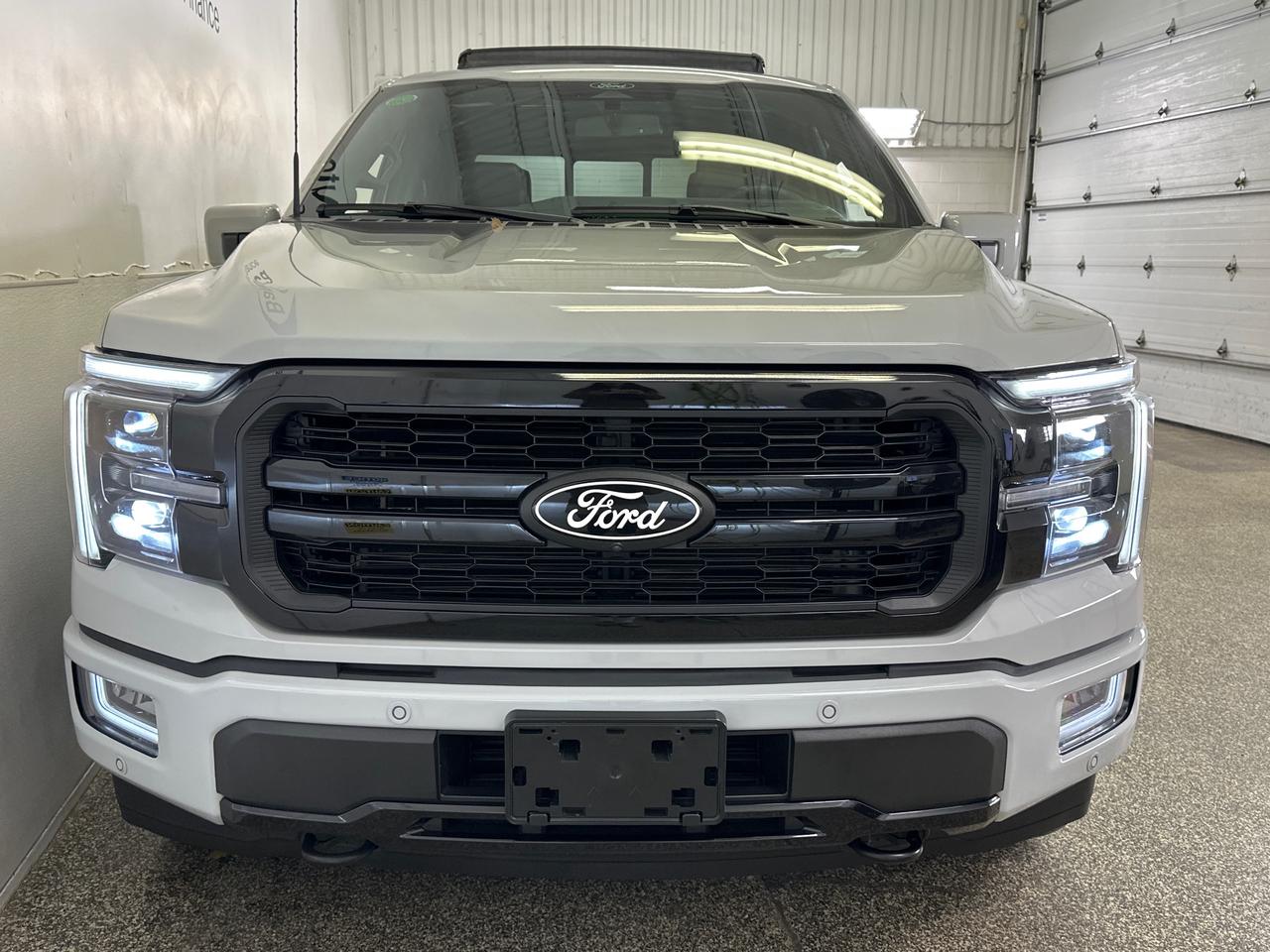 2024 Ford F-150 Lariat LARIAT/HYBRID/LEATHER/PANOROOF/NAVI/OFF 1 OWNER FORD LEASE! Photo