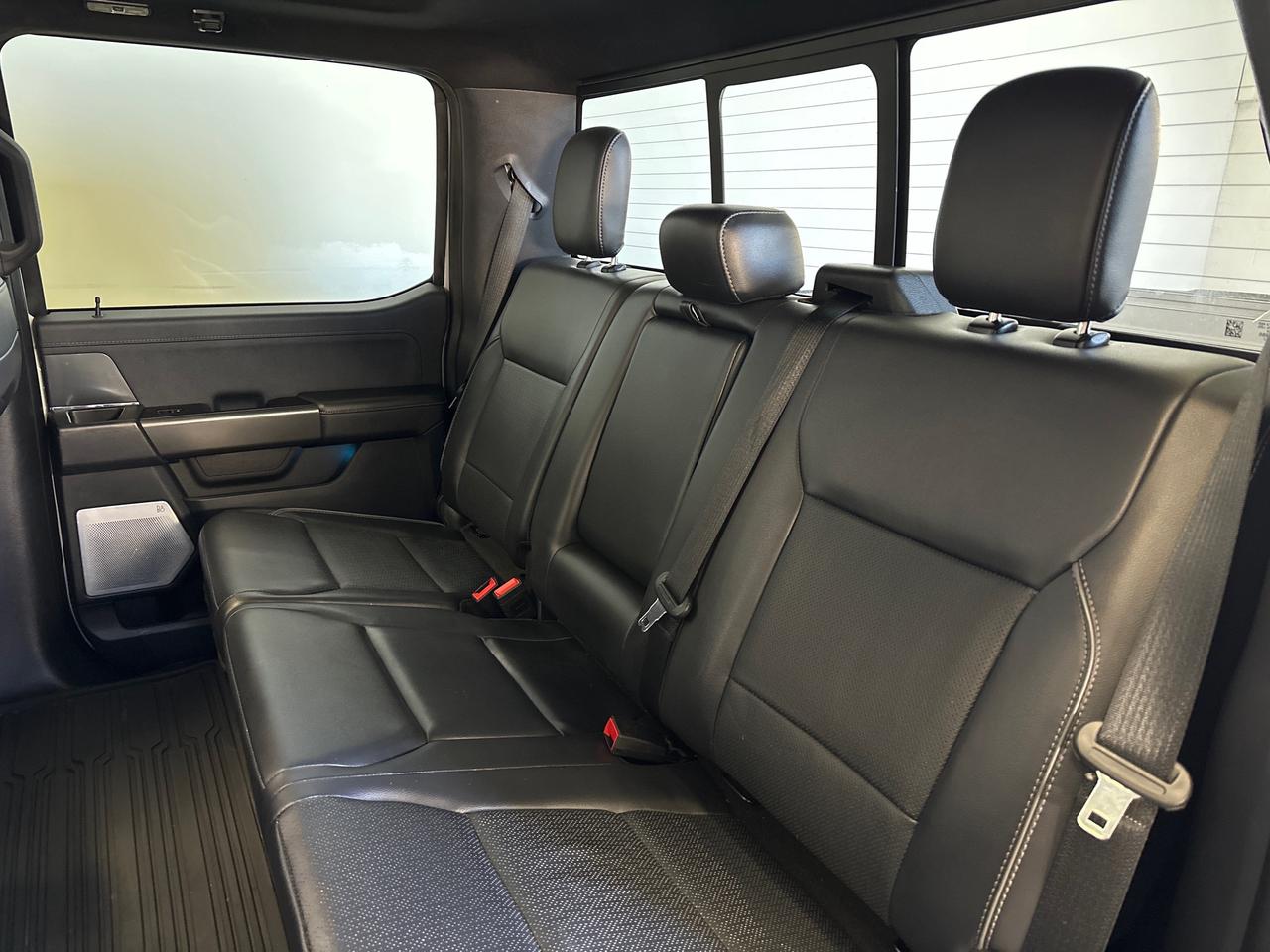 2024 Ford F-150 Lariat LARIAT/HYBRID/LEATHER/PANOROOF/NAVI/OFF 1 OWNER FORD LEASE! Photo