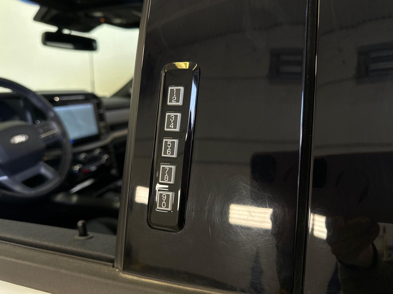 2024 Ford F-150 Lariat LARIAT/HYBRID/LEATHER/PANOROOF/NAVI/OFF 1 OWNER FORD LEASE! Photo