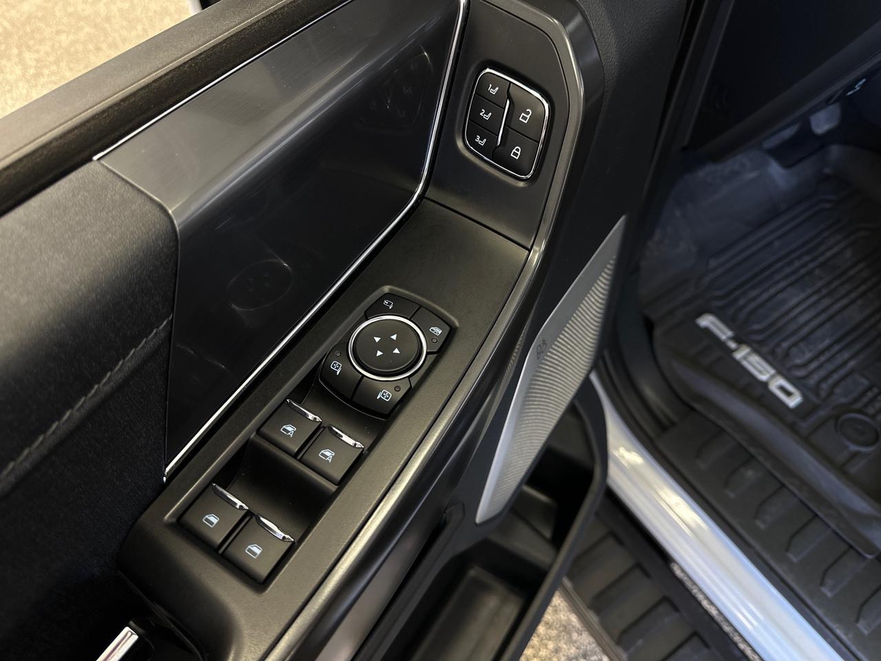 2024 Ford F-150 Lariat LARIAT/HYBRID/LEATHER/PANOROOF/NAVI/OFF 1 OWNER FORD LEASE! Photo