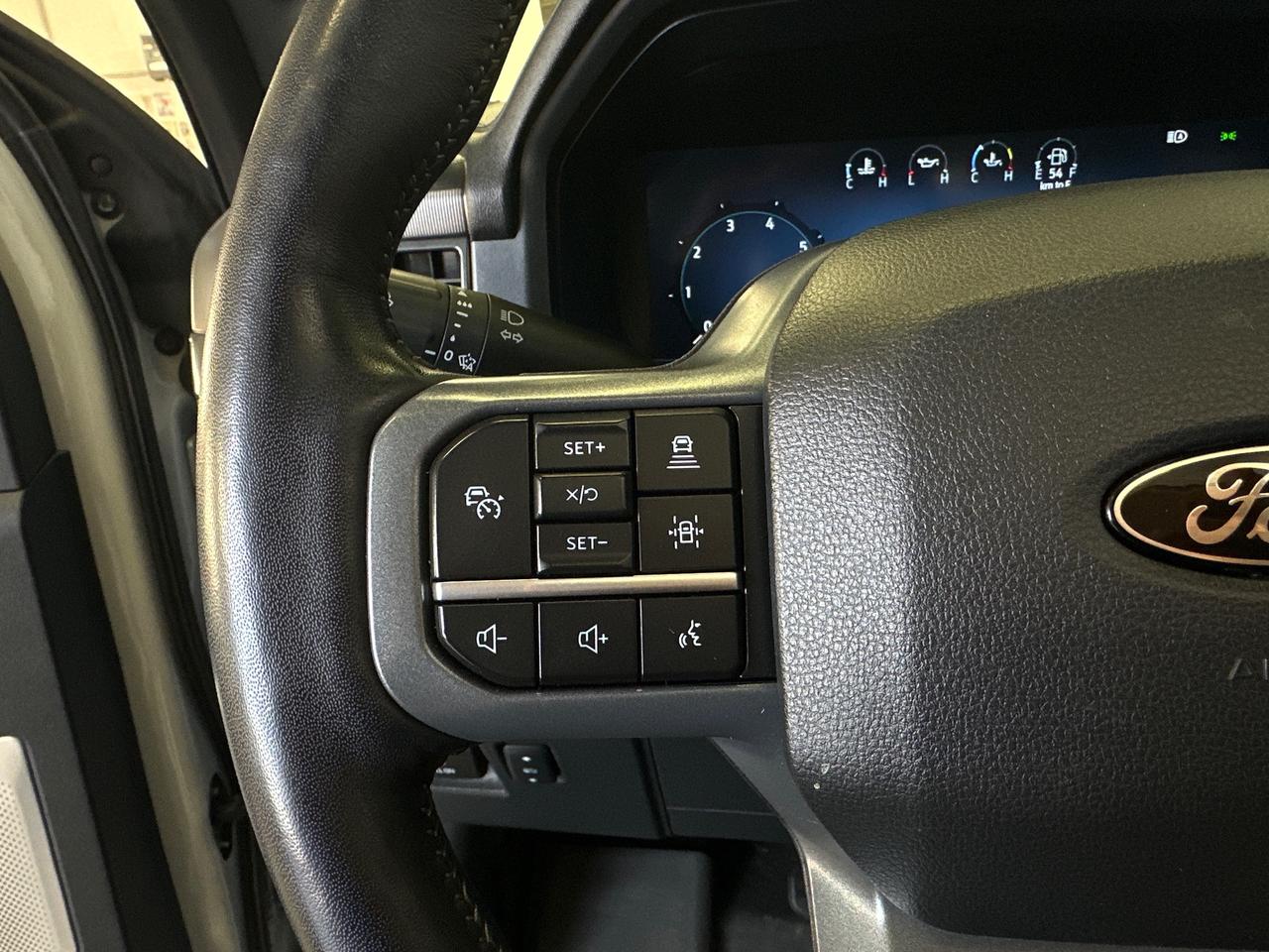 2024 Ford F-150 Lariat LARIAT/HYBRID/LEATHER/PANOROOF/NAVI/OFF 1 OWNER FORD LEASE! Photo