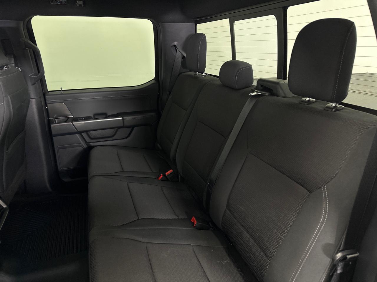 2024 Ford F-150 XLT/HYBRID/PWR BUCKETS/NAVI/21KM/OFF 1 OWNER FORD LEASE! Photo