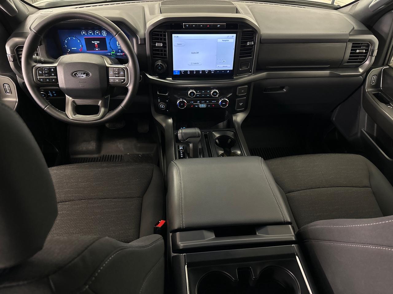 2024 Ford F-150 XLT/HYBRID/PWR BUCKETS/NAVI/21KM/OFF 1 OWNER FORD LEASE! Photo