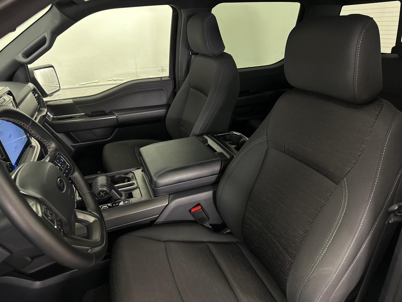 2024 Ford F-150 XLT/HYBRID/PWR BUCKETS/NAVI/21KM/OFF 1 OWNER FORD LEASE! Photo