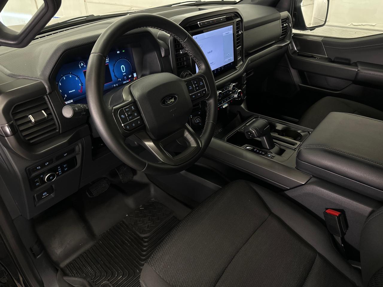 2024 Ford F-150 XLT/HYBRID/PWR BUCKETS/NAVI/21KM/OFF 1 OWNER FORD LEASE! Photo