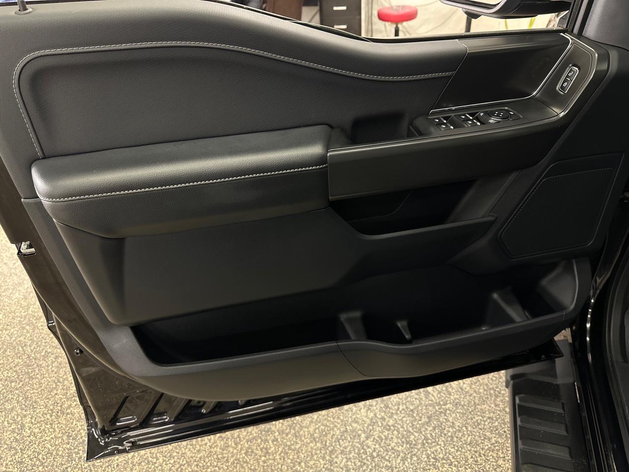 2024 Ford F-150 XLT/HYBRID/PWR BUCKETS/NAVI/21KM/OFF 1 OWNER FORD LEASE! Photo