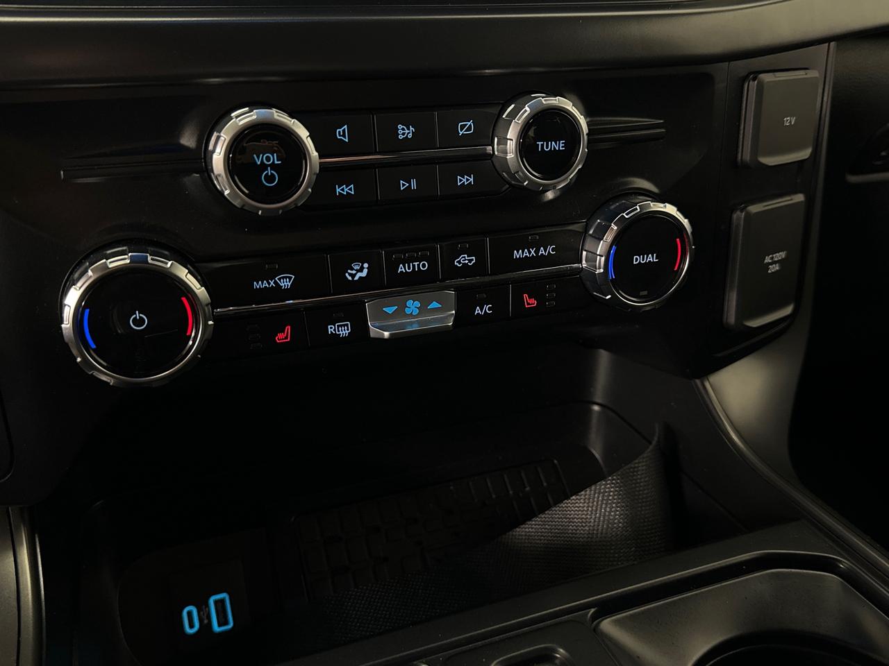 2024 Ford F-150 XLT/HYBRID/PWR BUCKETS/NAVI/21KM/OFF 1 OWNER FORD LEASE! Photo