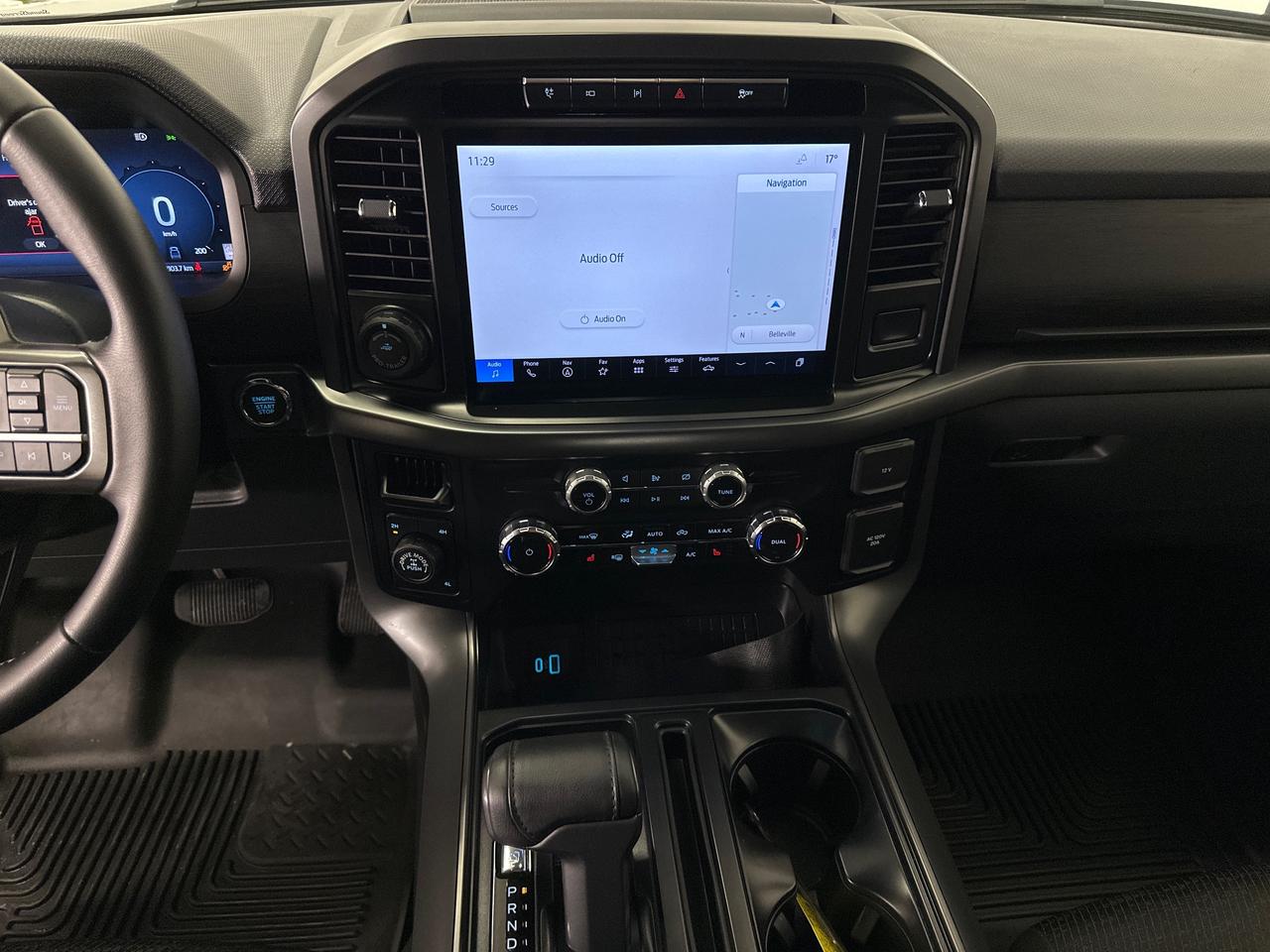 2024 Ford F-150 XLT/HYBRID/PWR BUCKETS/NAVI/21KM/OFF 1 OWNER FORD LEASE! Photo