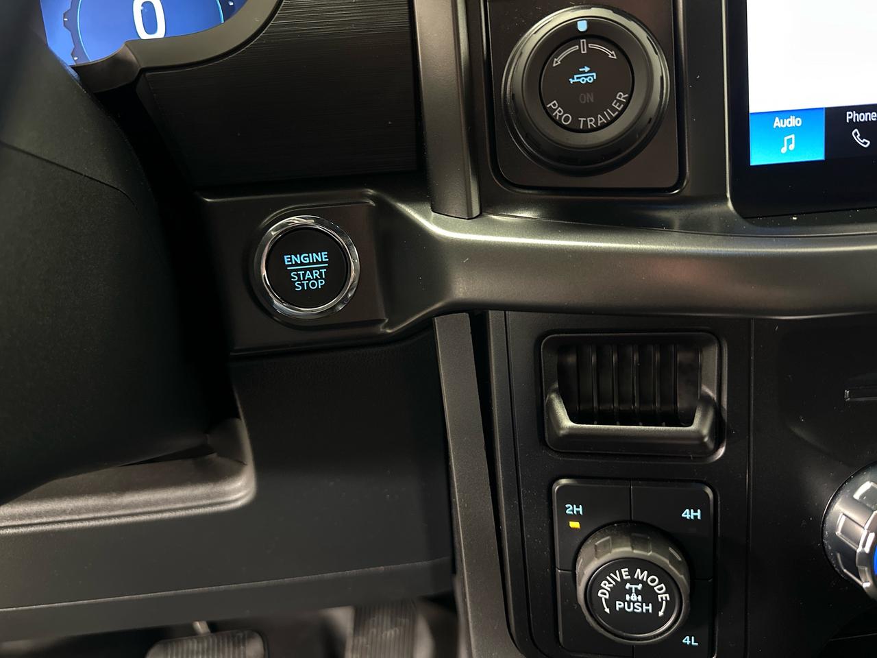 2024 Ford F-150 XLT/HYBRID/PWR BUCKETS/NAVI/21KM/OFF 1 OWNER FORD LEASE! Photo