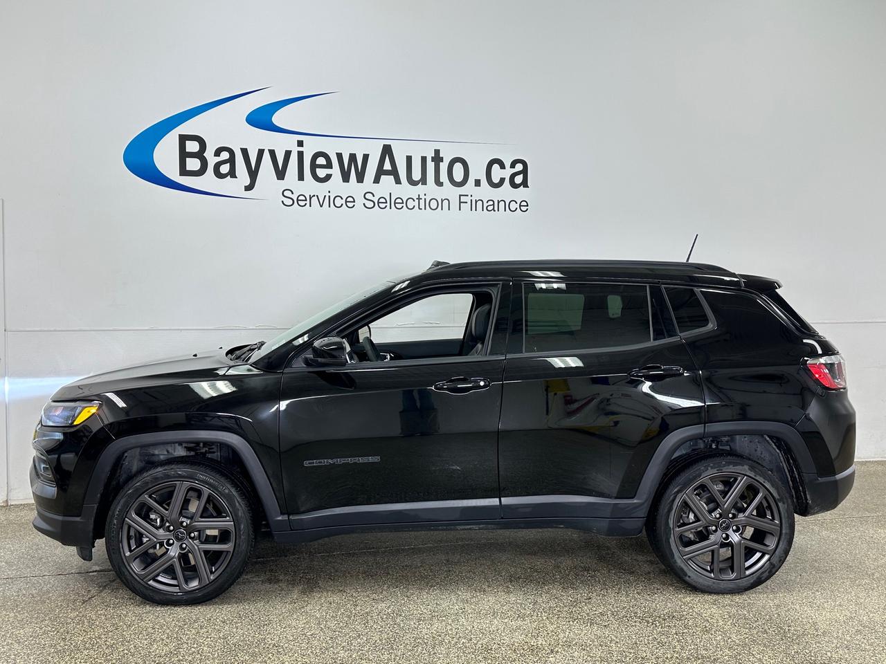 2026 Jeep Compass Limited LIMITED/4WD/PANOROOF/LEATHER/NAVI/31KM/OFF 1 OWNER LEASE! Photo3